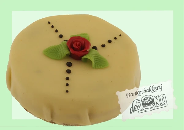 Marsepeintaart met roos